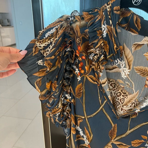 Johanna oritz brand.. the material is 100 percent polyester - Picture 3 of 4